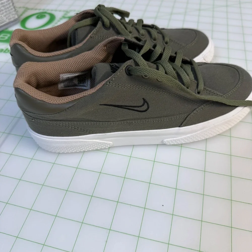 Nike women retro